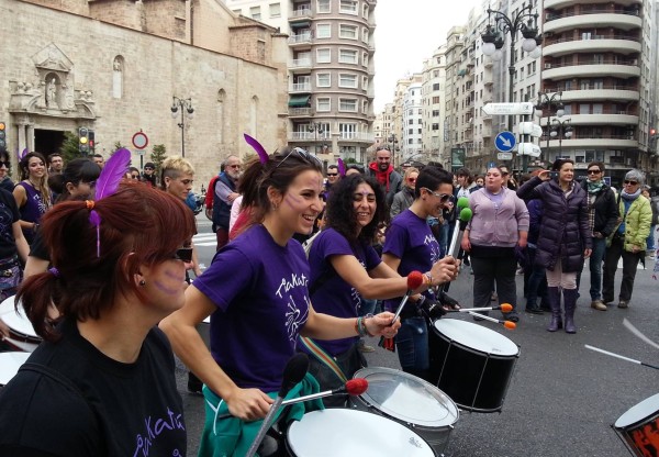 Imagen de cabecera de Tiakatú batucada: batucada de mujeres