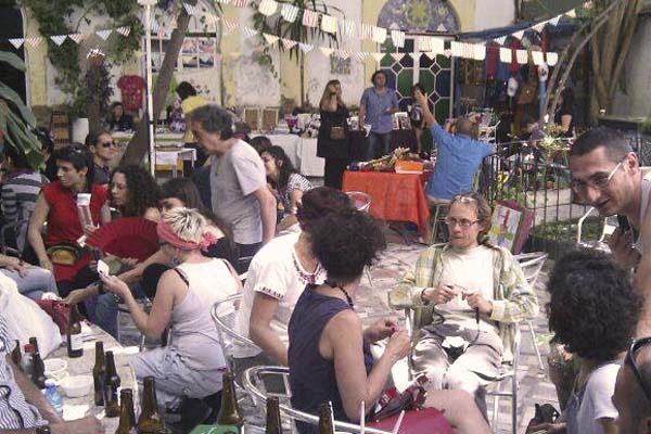 Cerveza y tapas veganas en La Invisible